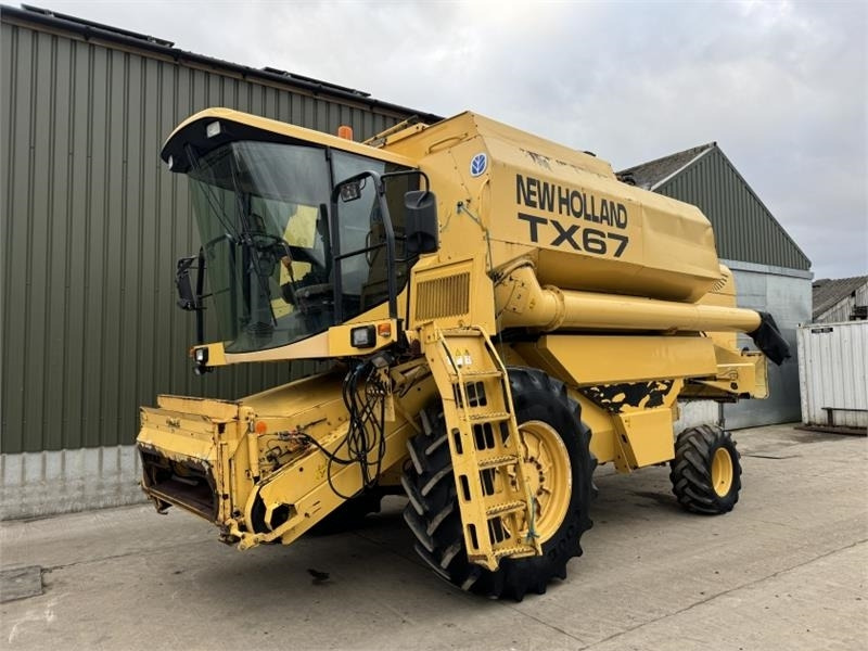 New Holland TX67 c/w 20ft Header - معدات آلة حصاد: صور 3 New Holland TX67 c/w 20ft Header - معدات آلة حصاد: صور 3
