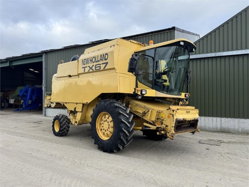 New Holland TX67 c/w 20ft Header - معدات آلة حصاد: صور 1 New Holland TX67 c/w 20ft Header - معدات آلة حصاد: صور 1