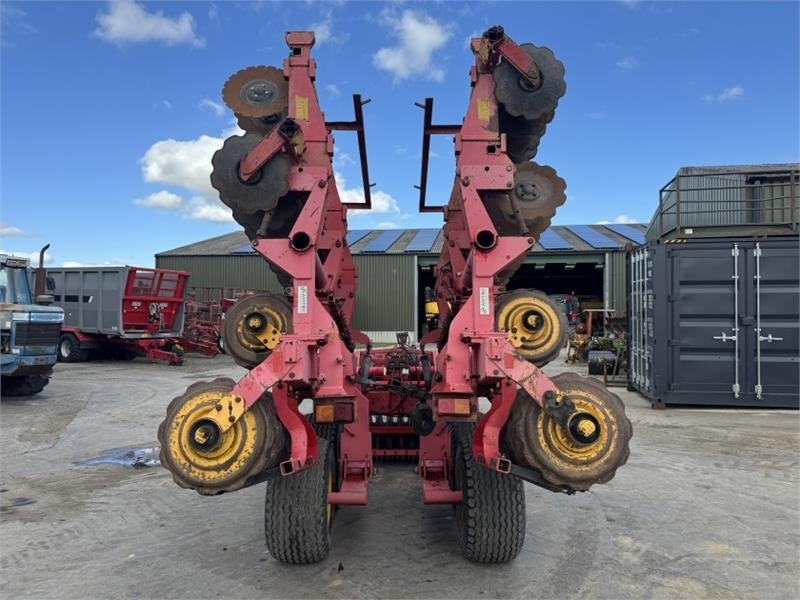 Vaderstad 820 Carrier  - الآلات والماكينات الزراعية: صور 5 Vaderstad 820 Carrier  - الآلات والماكينات الزراعية: صور 5