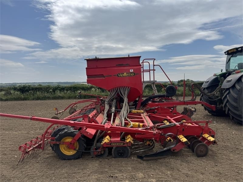 Vaderstad Rapid A800s **Video Below** - الة بذر: صور 2 Vaderstad Rapid A800s **Video Below** - الة بذر: صور 2