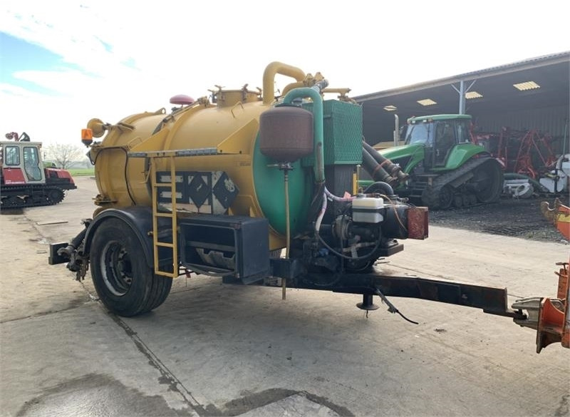 Whale Vacume Tanker - صهريج السماد السائل: صور 3 Whale Vacume Tanker - صهريج السماد السائل: صور 3