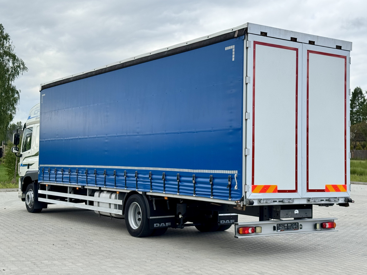 DAF CF 320 / FIRANKA / 24 EUROPALETY / SYPIALKA / AUTOMAT / KLIMA POSTOJOWA / 2017 ROK - شاحنة ستارة: صور 4 DAF CF 320 / FIRANKA / 24 EUROPALETY / SYPIALKA / AUTOMAT / KLIMA POSTOJOWA / 2017 ROK - شاحنة ستارة: صور 4