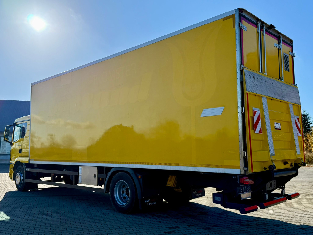 MAN 18.320 / IZOTERMA / GRZANA / WINDA / 20 EUROPALET / AUTOMAT / 170 TYŚ KM / 2021 R / SYPIALKA / CAŁY NA PODUSZKACH / SPROWADZONY / JAK NOWY - متساوي شاحنة: صور 3 MAN 18.320 / IZOTERMA / GRZANA / WINDA / 20 EUROPALET / AUTOMAT / 170 TYŚ KM / 2021 R / SYPIALKA / CAŁY NA PODUSZKACH / SPROWADZONY / JAK NOWY - متساوي شاحنة: صور 3