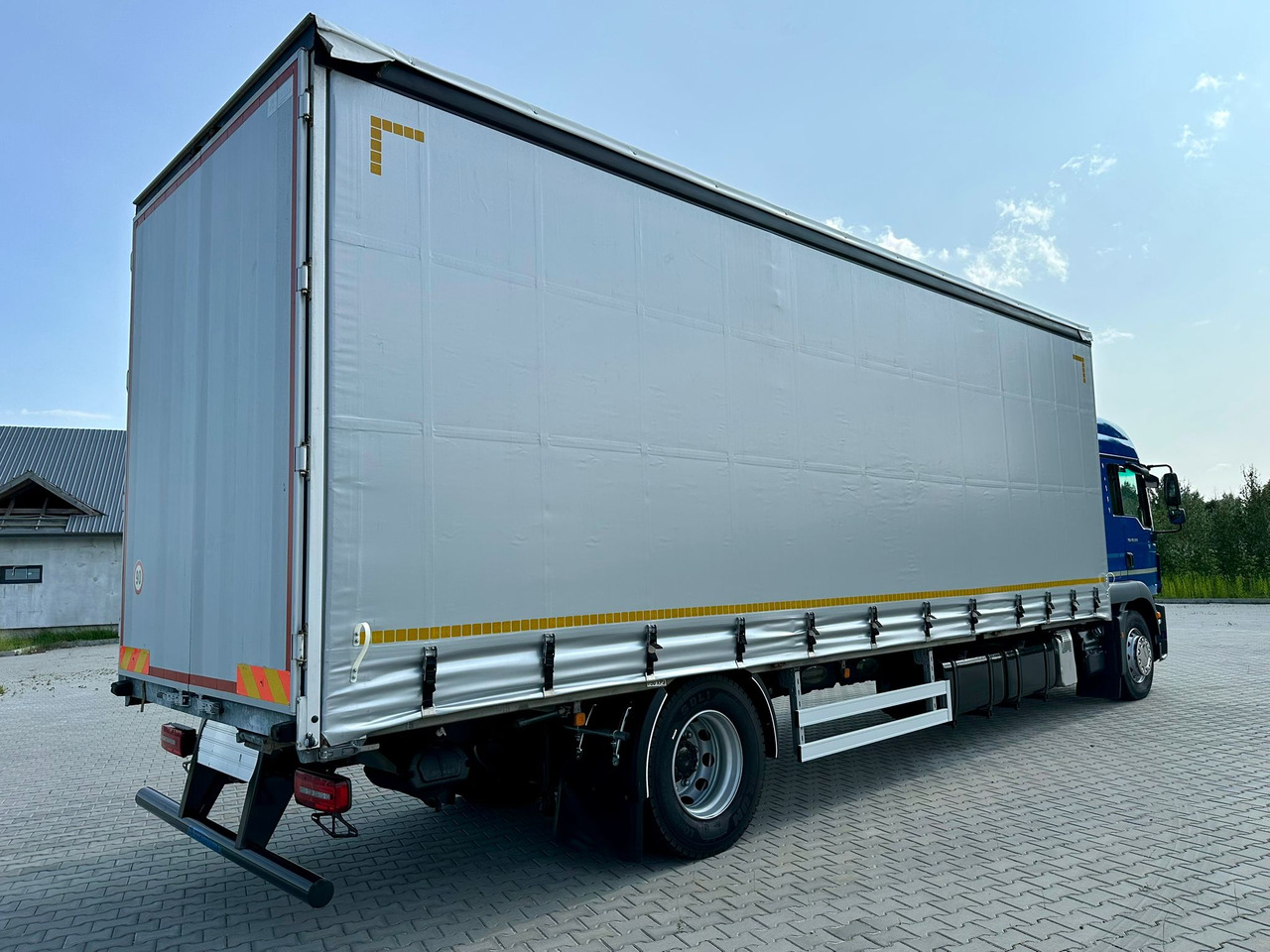 MAN TGM 18.320 / FIRANKA / 20 EUROPALET / 8.3 M DŁUGOŚCI / AUTOMAT / SYPIALKA / 2018 ROK / 9 809 KG ŁADOWNOŚCI - شاحنة ستارة: صور 4 MAN TGM 18.320 / FIRANKA / 20 EUROPALET / 8.3 M DŁUGOŚCI / AUTOMAT / SYPIALKA / 2018 ROK / 9 809 KG ŁADOWNOŚCI - شاحنة ستارة: صور 4