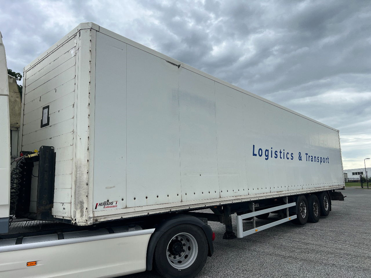 بصندوق مغلق نصف مقطورة Kögel 2x lift axle, SAF disc: صور 1