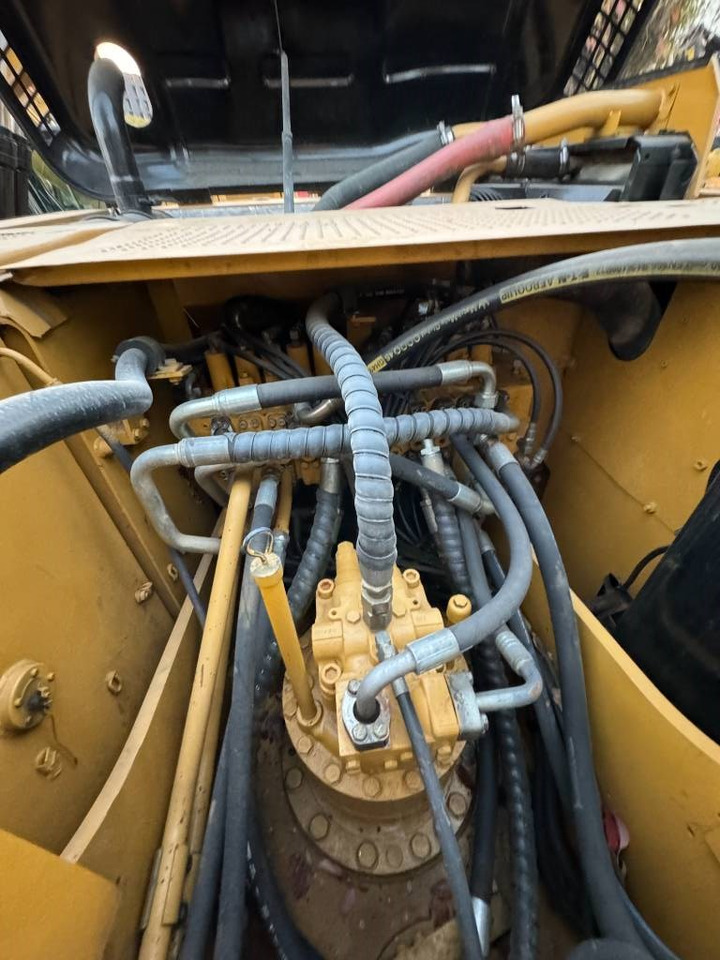 حفارات زحافة CAT 320 D   Engine C7.1: صور 17
