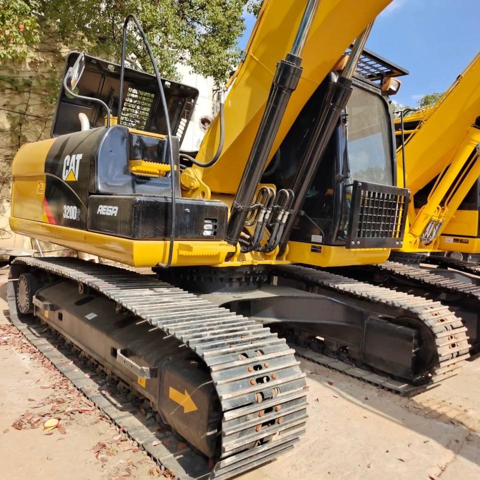 CAT 320 D2 - حفارات زحافة: صور 3 CAT 320 D2 - حفارات زحافة: صور 3