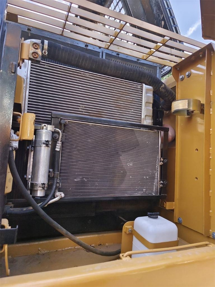 CAT 320 D - حفارات زحافة: صور 2 CAT 320 D - حفارات زحافة: صور 2