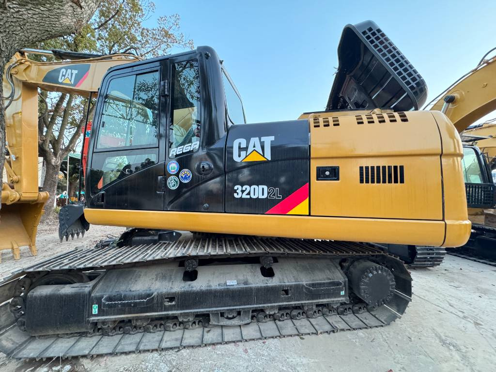 CAT 320D2L - حفارات زحافة: صور 1 CAT 320D2L - حفارات زحافة: صور 1