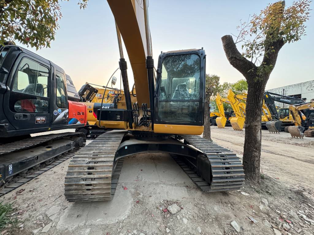CAT 320D2L - حفارات زحافة: صور 4 CAT 320D2L - حفارات زحافة: صور 4