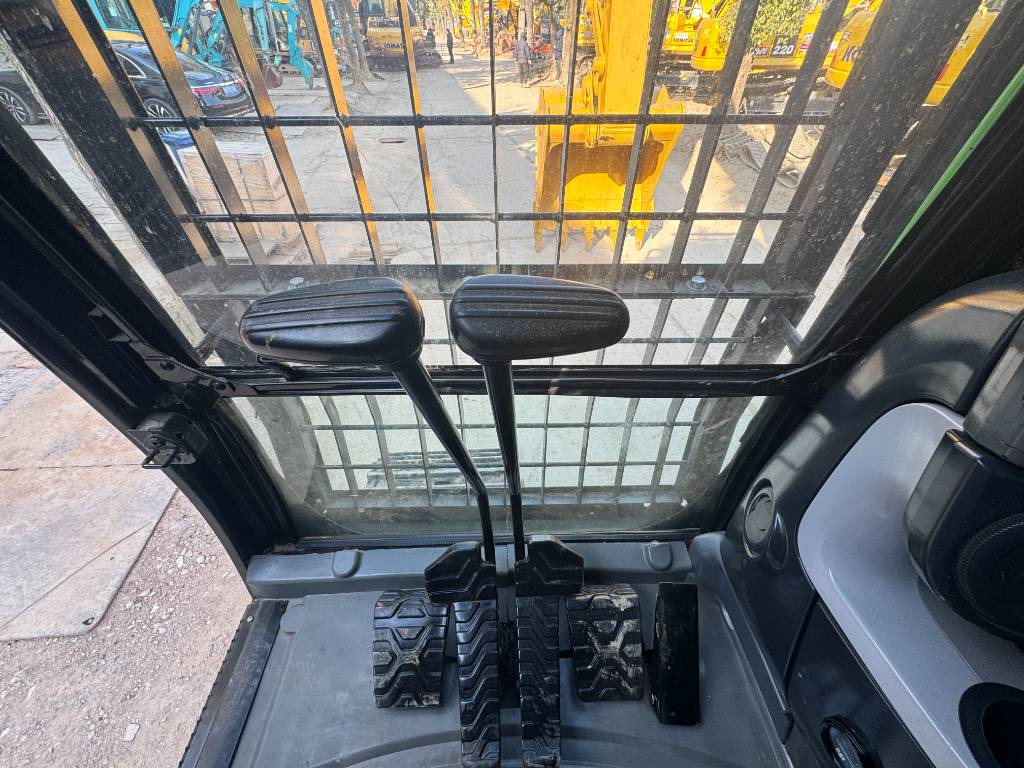 CAT 330D2L - حفارات زحافة: صور 5 CAT 330D2L - حفارات زحافة: صور 5