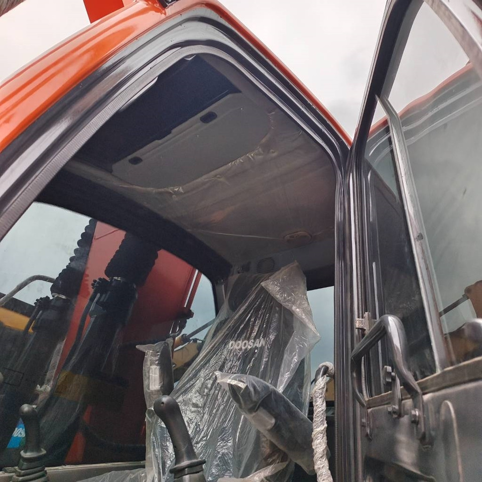 Doosan DH 150 LC-7 - حفارات زحافة: صور 5 Doosan DH 150 LC-7 - حفارات زحافة: صور 5