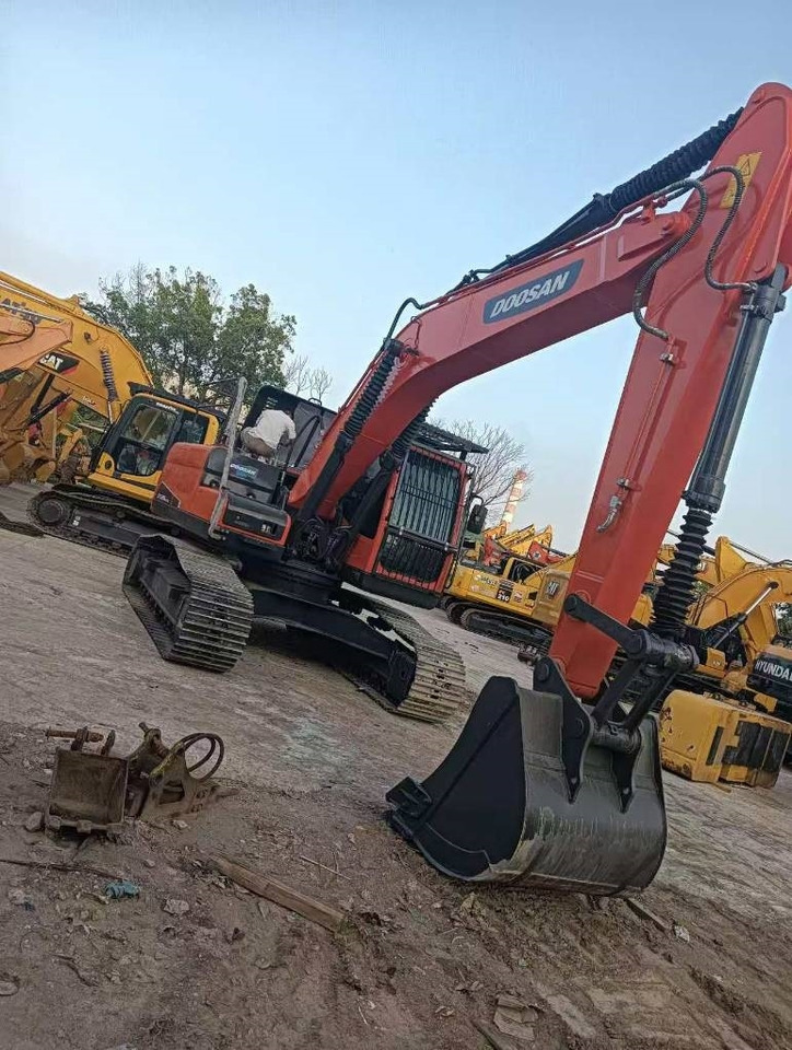 Doosan DX 225 - حفارات زحافة: صور 4 Doosan DX 225 - حفارات زحافة: صور 4