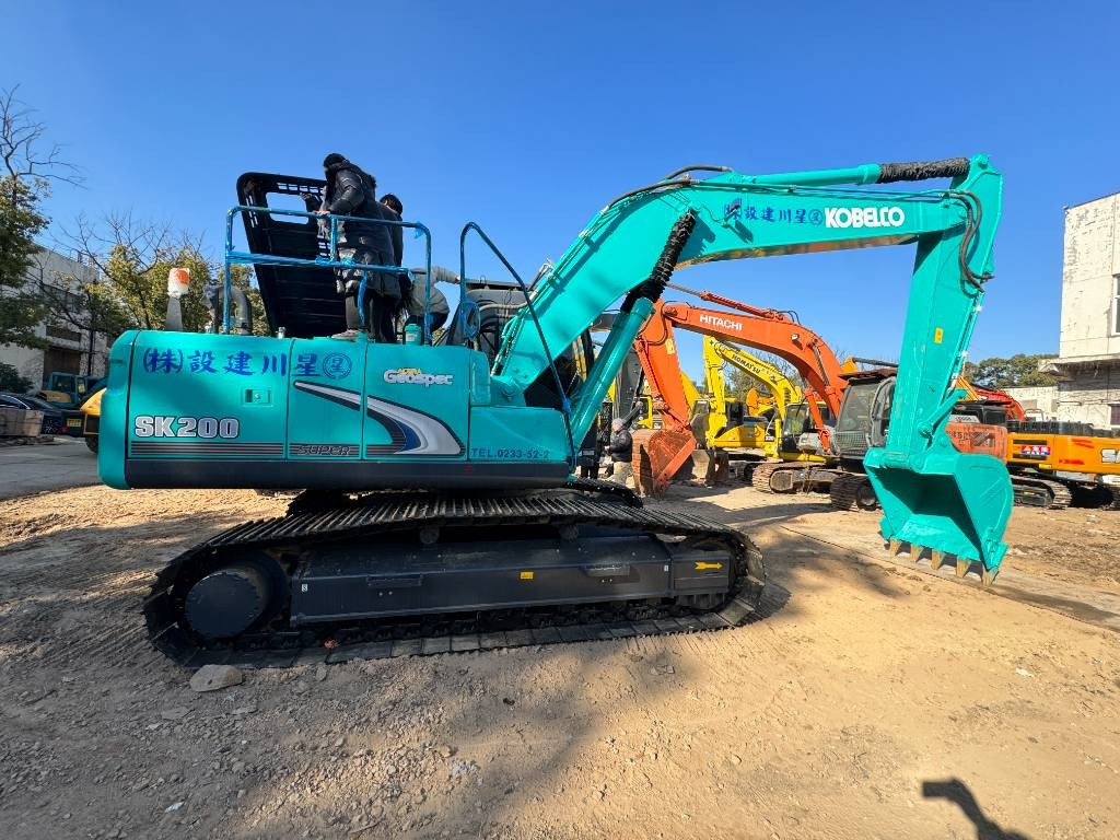 Kobelco SK 200 - حفارات زحافة: صور 1 Kobelco SK 200 - حفارات زحافة: صور 1