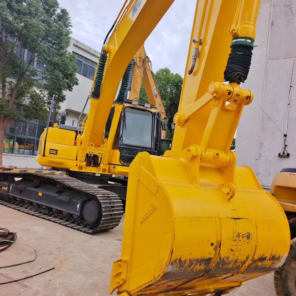 Komatsu PC 220-8 - حفارات زحافة: صور 1 Komatsu PC 220-8 - حفارات زحافة: صور 1