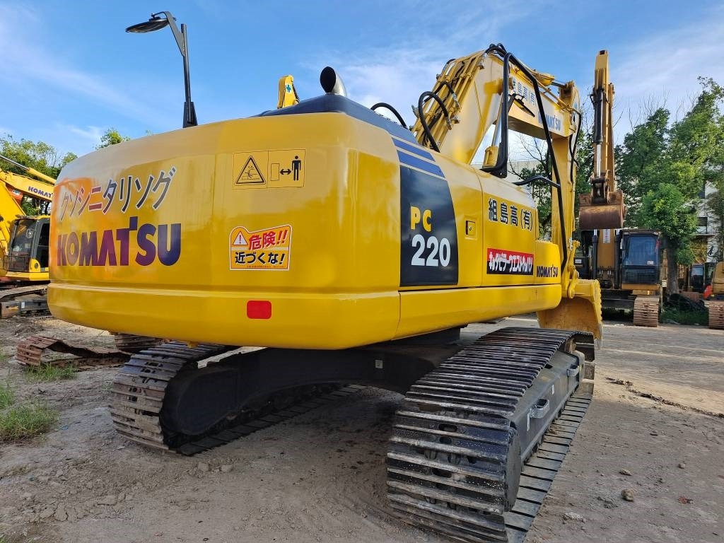 Komatsu PC 220 - حفارات زحافة: صور 2 Komatsu PC 220 - حفارات زحافة: صور 2