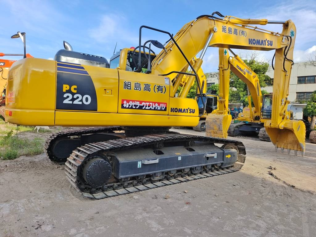 Komatsu PC 220 - حفارات زحافة: صور 1 Komatsu PC 220 - حفارات زحافة: صور 1