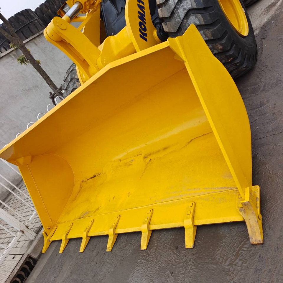 Komatsu WA 380-3 - اللودر بعجل: صور 4 Komatsu WA 380-3 - اللودر بعجل: صور 4