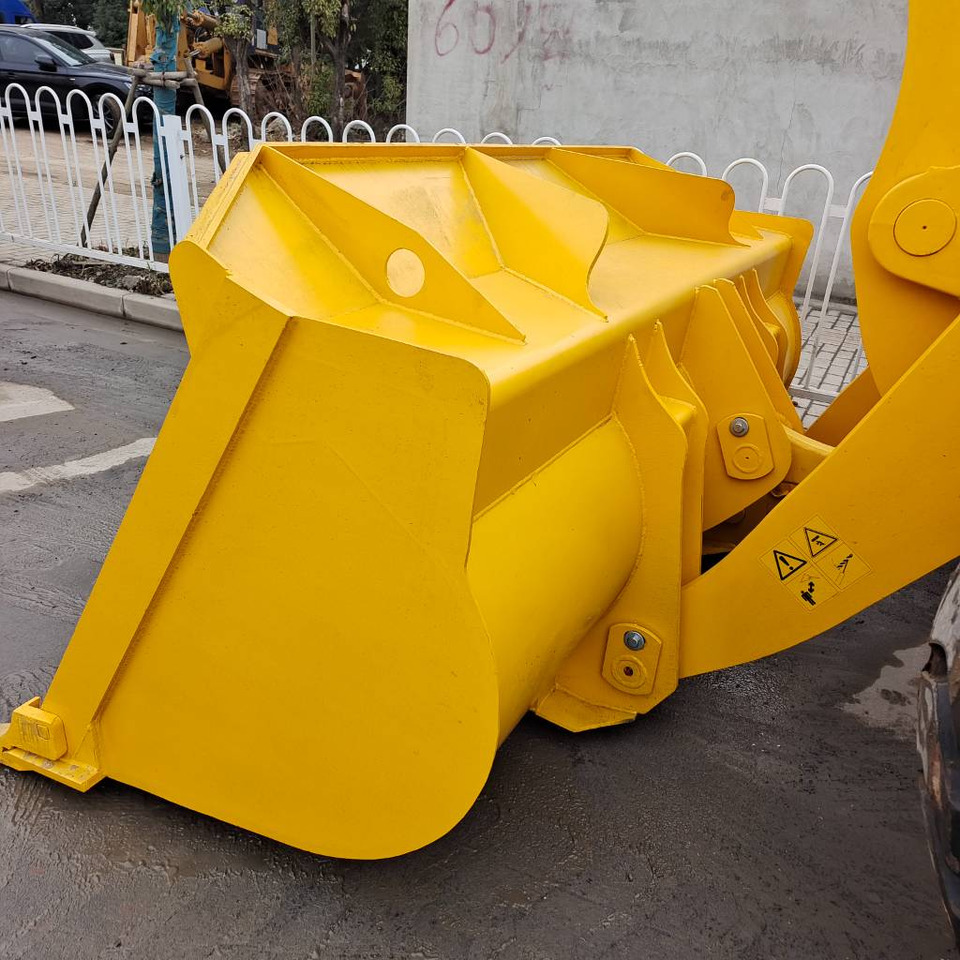 Komatsu WA 380-3 - اللودر بعجل: صور 2 Komatsu WA 380-3 - اللودر بعجل: صور 2