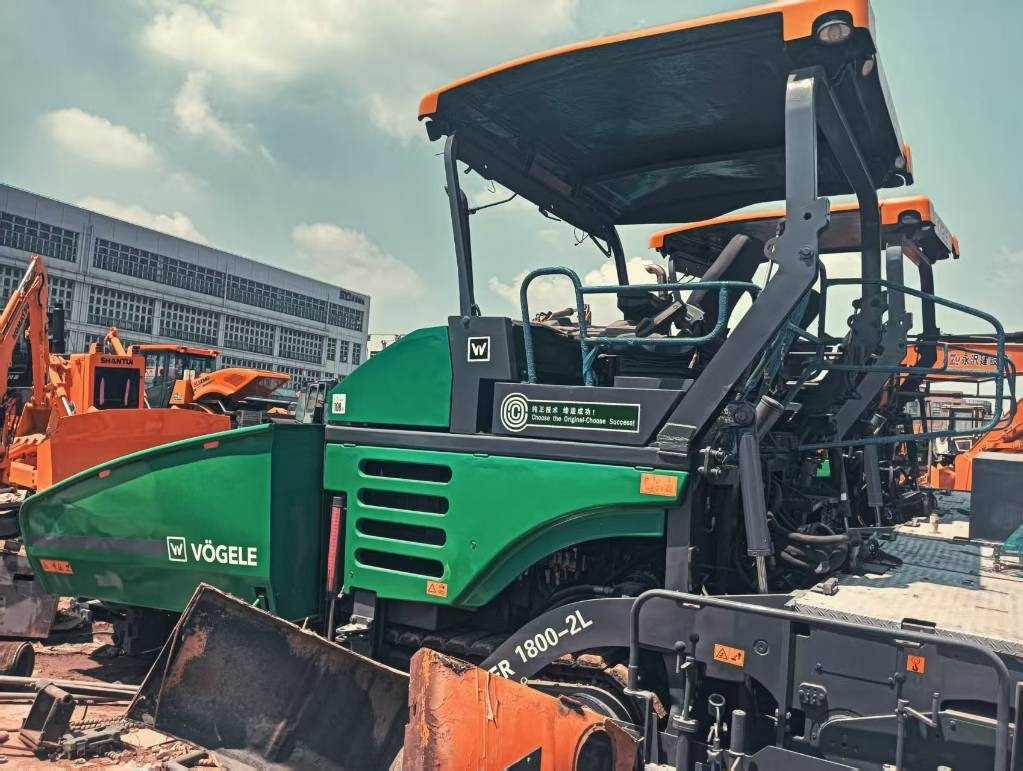 Vögele 1800-3 - العامل بالقار: صور 1 Vögele 1800-3 - العامل بالقار: صور 1