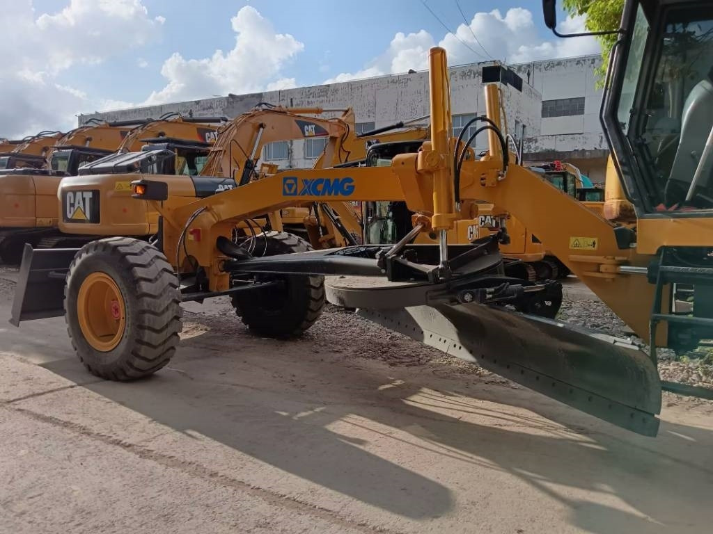 XCMG GR 215 - آلة تسوية الأرض: صور 4 XCMG GR 215 - آلة تسوية الأرض: صور 4