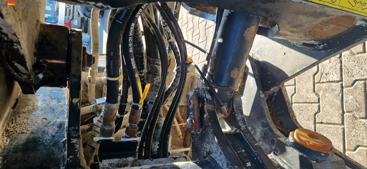 Komatsu WA 200 technisch ok. technische Wartung beim Komatsu Service - اللودر بعجل: صور 4 Komatsu WA 200 technisch ok. technische Wartung beim Komatsu Service - اللودر بعجل: صور 4