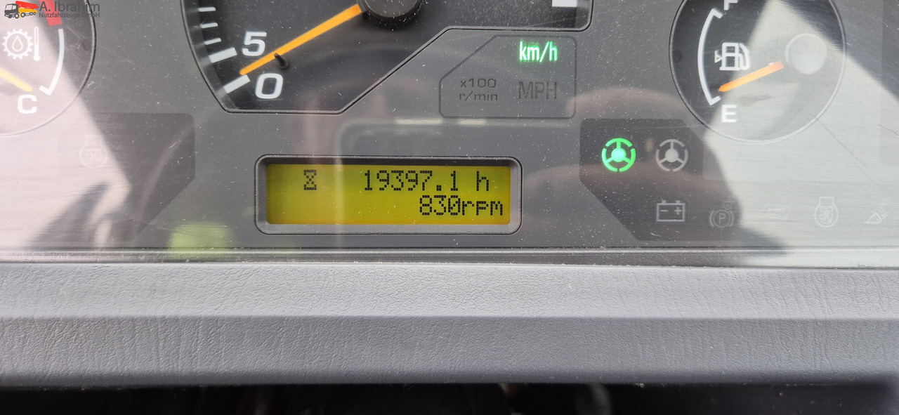 Komatsu WA 250 Zustand technisch ok, optisch 3-4 Unterlagen vorhanden - اللودر بعجل: صور 2 Komatsu WA 250 Zustand technisch ok, optisch 3-4 Unterlagen vorhanden - اللودر بعجل: صور 2