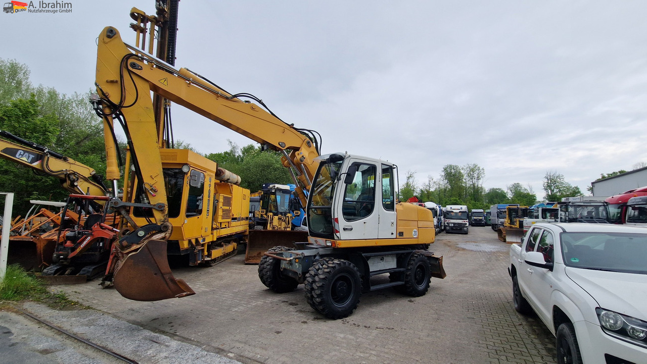 Liebherr A316 Schnellwechsler, Hammerverrohrung, Verstellausleger Deutz Motor - حفارة مصغرة: صور 1 Liebherr A316 Schnellwechsler, Hammerverrohrung, Verstellausleger Deutz Motor - حفارة مصغرة: صور 1