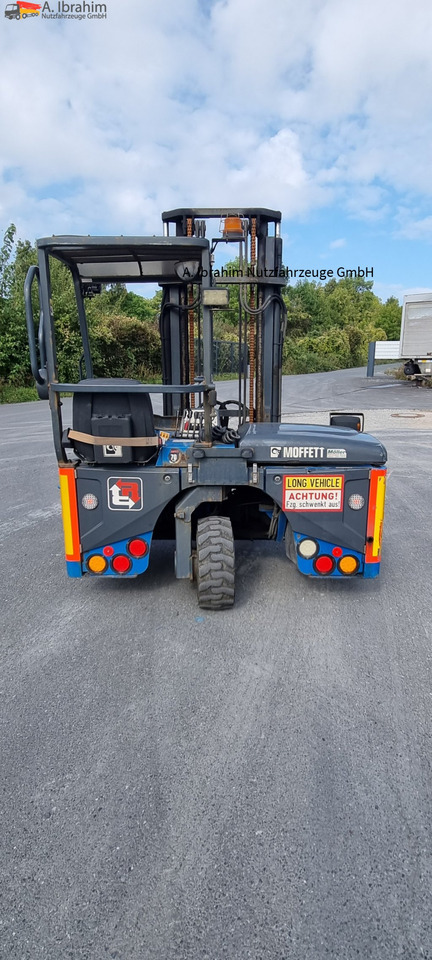M4-25.3F Moffett Mitnahmestapler - رافعة شوكية مثبتة على شاحنة: صور 4 M4-25.3F Moffett Mitnahmestapler - رافعة شوكية مثبتة على شاحنة: صور 4