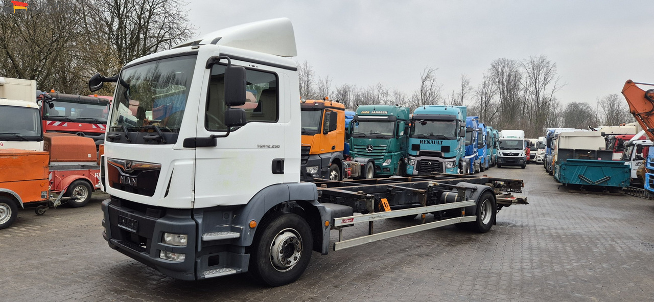 MAN 12.250 LBW 1500 kg Dehollandia - شاحنات الحاويات / جسم علوي قابل للتغيير شاحنة: صور 1 MAN 12.250 LBW 1500 kg Dehollandia - شاحنات الحاويات / جسم علوي قابل للتغيير شاحنة: صور 1