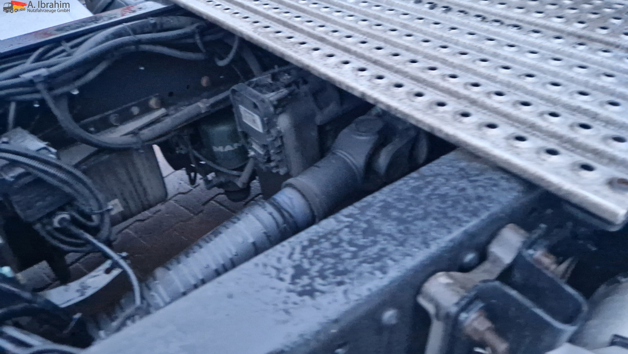 MAN 18.480 TGX XLX Retarder 2x Tank deutsches Fahrzeug, Kamera, Navi - شاحنة جرار: صور 5 MAN 18.480 TGX XLX Retarder 2x Tank deutsches Fahrzeug, Kamera, Navi - شاحنة جرار: صور 5