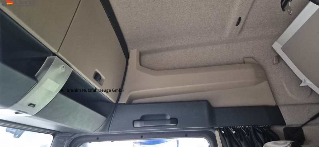 MAN TGX 20.460 Vollspoiler, sauber - شاحنة جرار: صور 3 MAN TGX 20.460 Vollspoiler, sauber - شاحنة جرار: صور 3