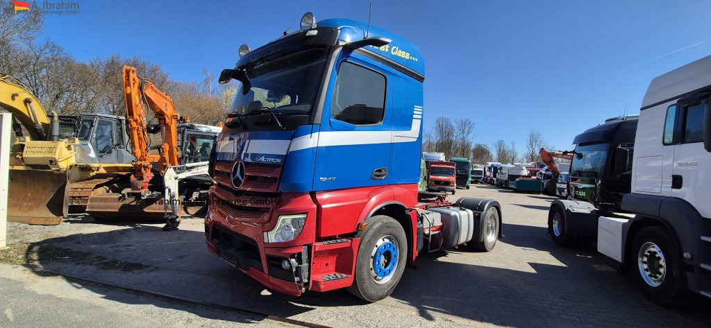 Mercedes-Benz 1846 Unfall, fahrbereit - شاحنة جرار: صور 1 Mercedes-Benz 1846 Unfall, fahrbereit - شاحنة جرار: صور 1