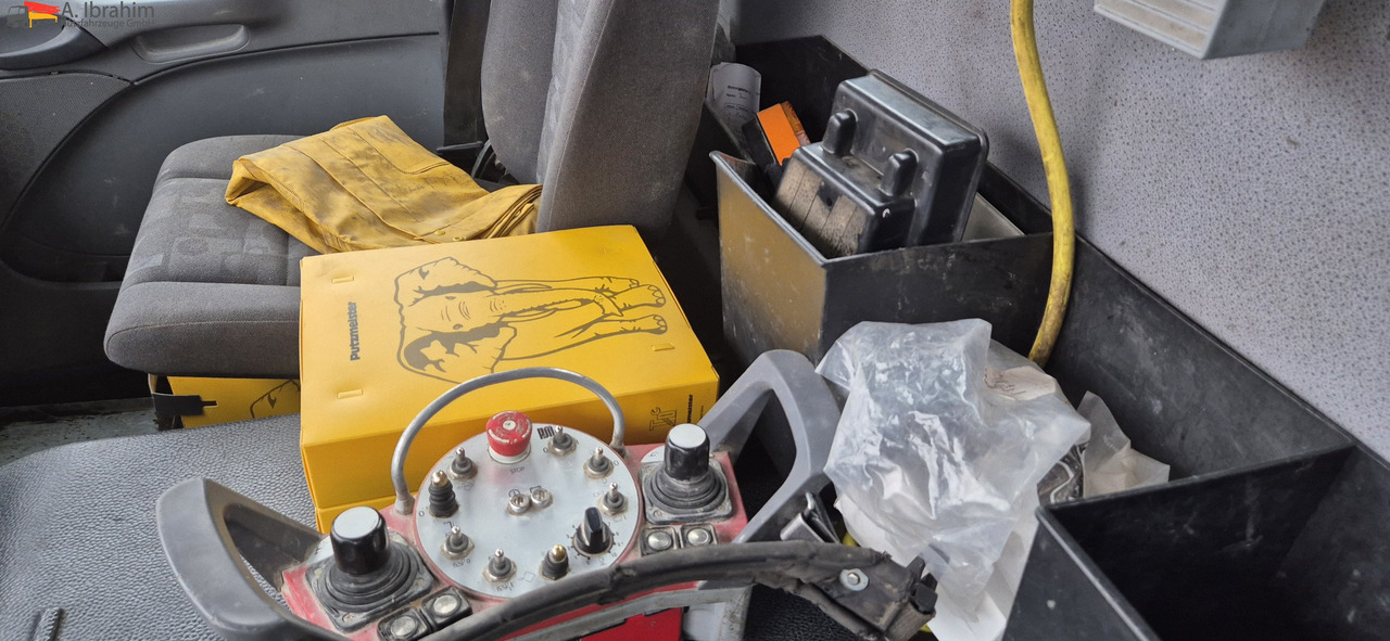 Mercedes-Benz 3241 PM 21-3 Liebherr 7 cbm PUMI Putzmeister Liebherr - خلاطة مع مضخة: صور 3 Mercedes-Benz 3241 PM 21-3 Liebherr 7 cbm PUMI Putzmeister Liebherr - خلاطة مع مضخة: صور 3