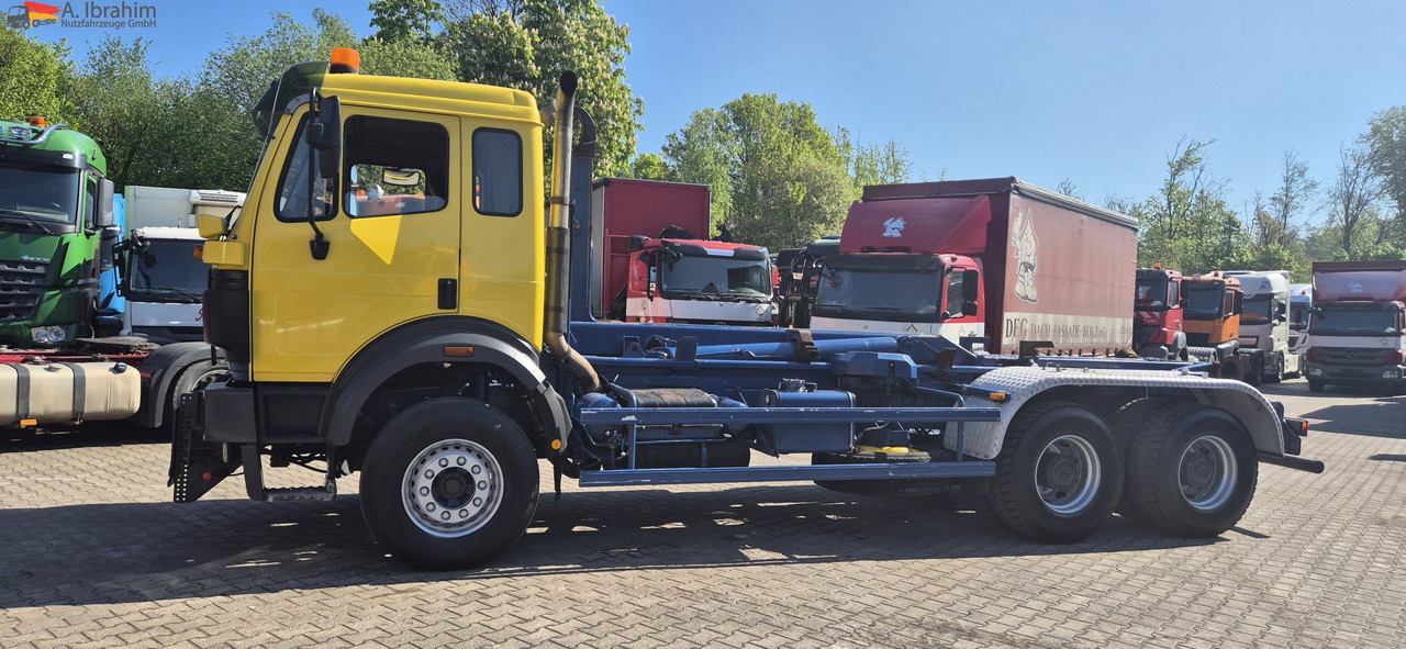 Mercedes-Benz DB 2538 AK 6x4 Meiller Getriebe überholt - شاحنة ذات الخطاف: صور 1 Mercedes-Benz DB 2538 AK 6x4 Meiller Getriebe überholt - شاحنة ذات الخطاف: صور 1