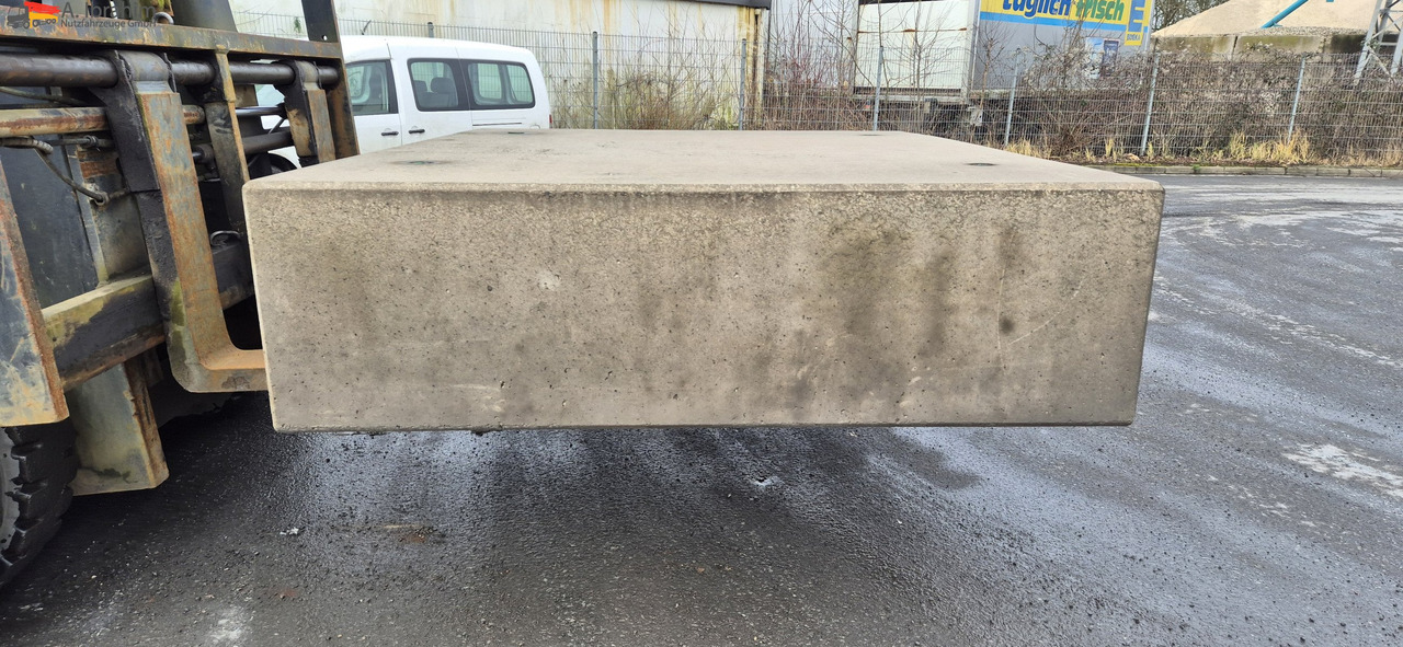 Mercedes-Benz Kontergewicht für SZM 8000 - 9000 kg mehr als 10 Stck. - شاحنة جرار: صور 2 Mercedes-Benz Kontergewicht für SZM 8000 - 9000 kg mehr als 10 Stck. - شاحنة جرار: صور 2