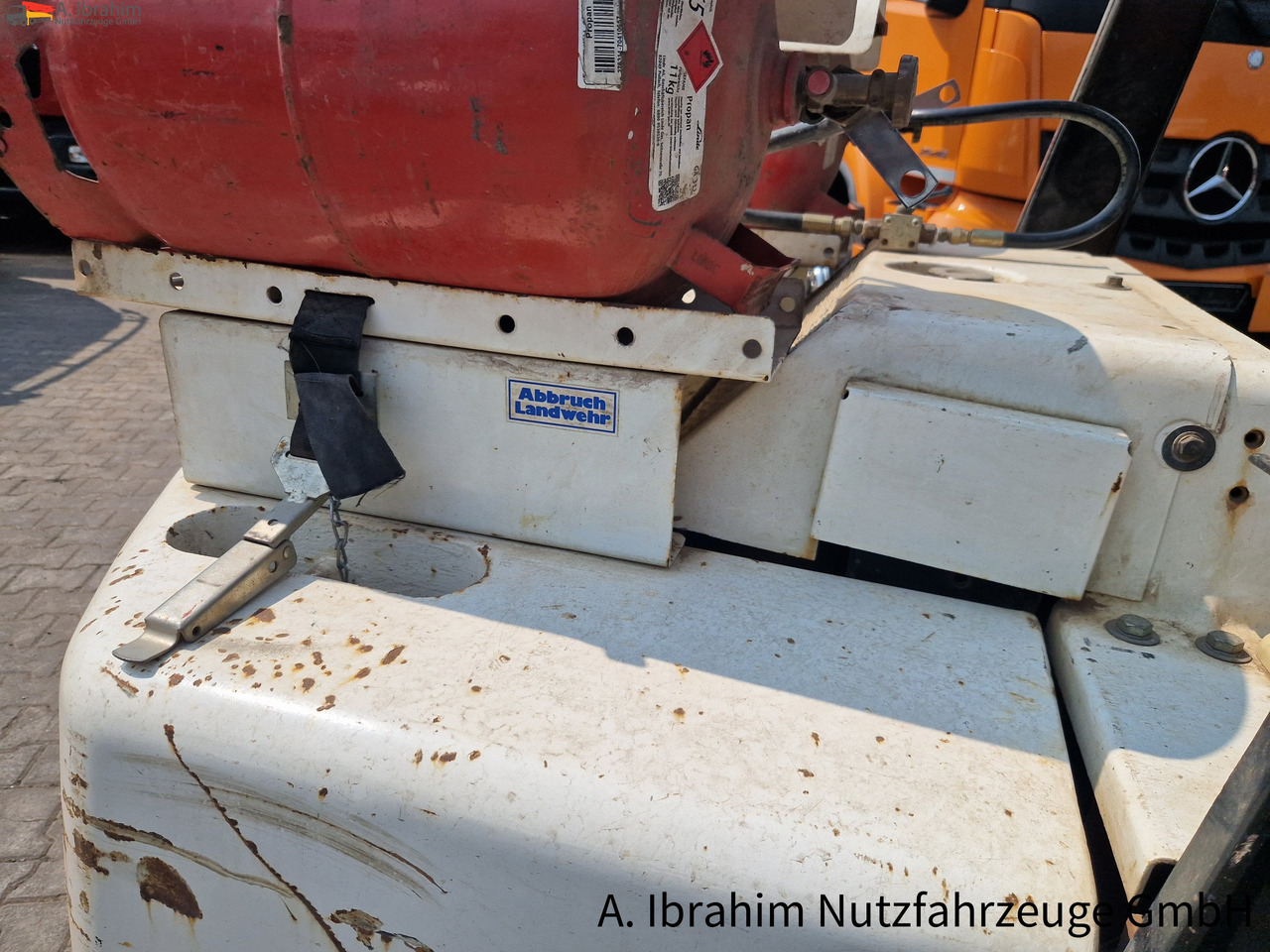 Nissan BF 03-40 4t Stapler - رافعة شوكية: صور 5 Nissan BF 03-40 4t Stapler - رافعة شوكية: صور 5