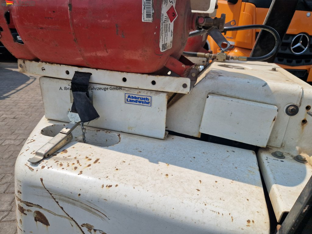 Nissan BF 03-40 4t Stapler - رافعة شوكية: صور 5 Nissan BF 03-40 4t Stapler - رافعة شوكية: صور 5