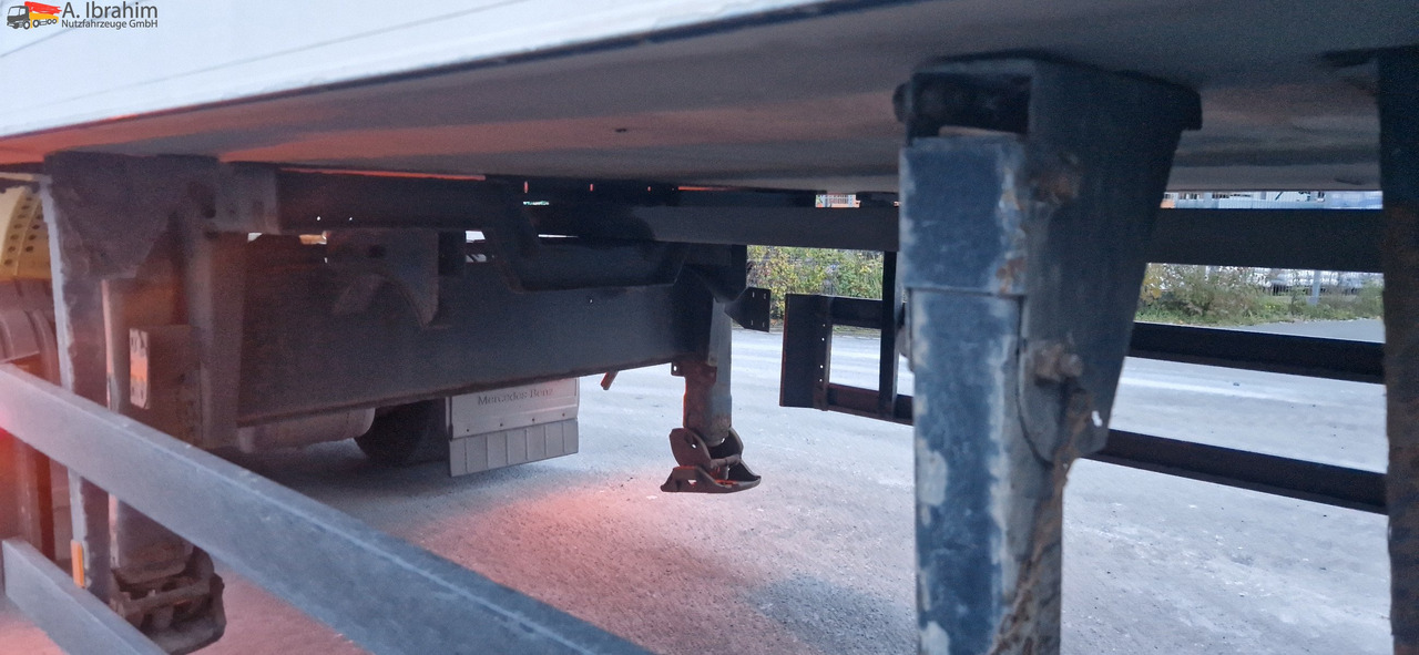 Schmitz SKO 24 Citysattel, 3. Achse zwangsgelenkt Frigoblock - نصف مقطورة: صور 2 Schmitz SKO 24 Citysattel, 3. Achse zwangsgelenkt Frigoblock - نصف مقطورة: صور 2