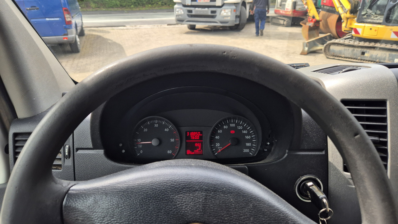 VW Crafter 2.5 Diesel Rost ja, technisch super, HU neu 01 2025 - فان: صور 3 VW Crafter 2.5 Diesel Rost ja, technisch super, HU neu 01 2025 - فان: صور 3