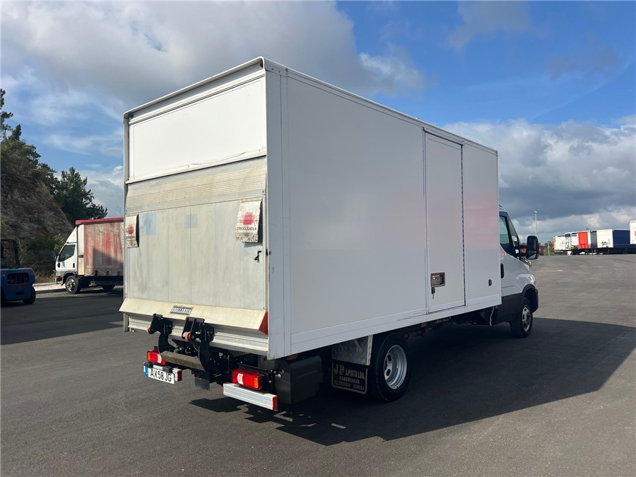 Iveco 35C16HA8 - الشاحنات الصغيرة صندوق مغلق: صور 4 Iveco 35C16HA8 - الشاحنات الصغيرة صندوق مغلق: صور 4