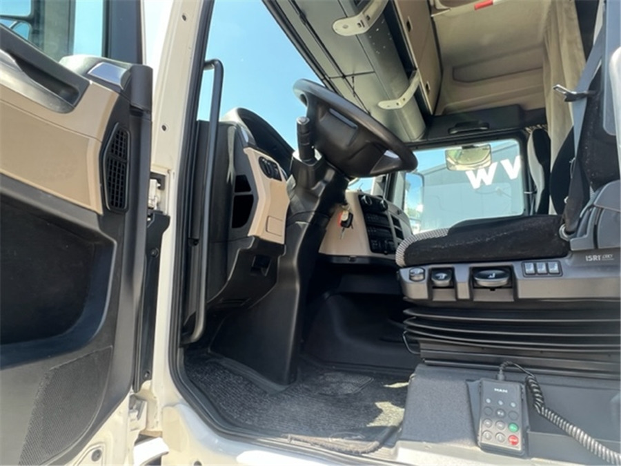 Interior photo 2: شاحنة جرار MAN TGX 18.460