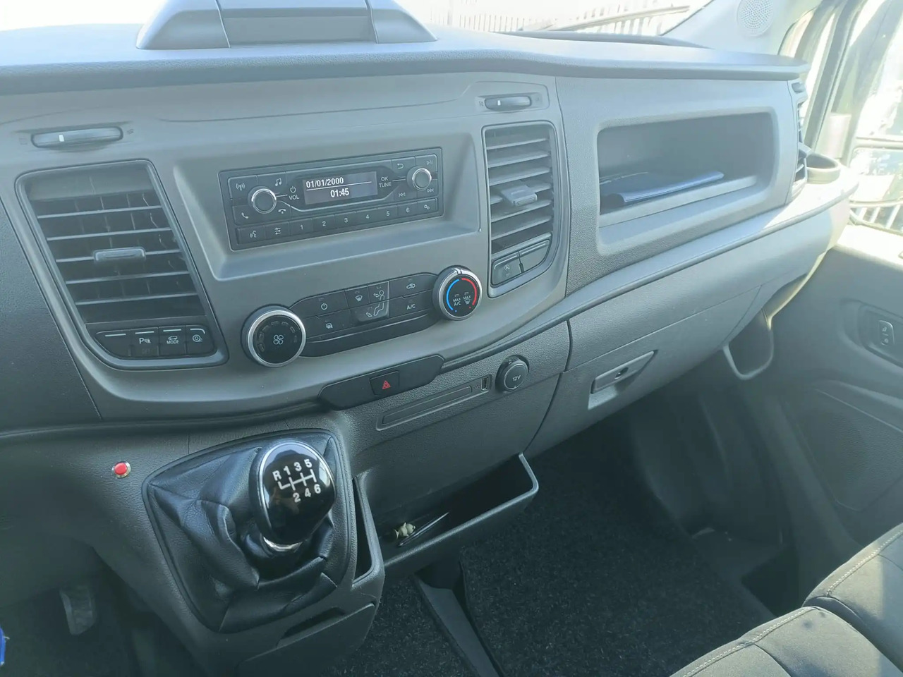 FORD TRANSIT FURGONE STANDARD إيجار FORD TRANSIT FURGONE STANDARD: صور 12 FORD TRANSIT FURGONE STANDARD إيجار FORD TRANSIT FURGONE STANDARD: صور 12