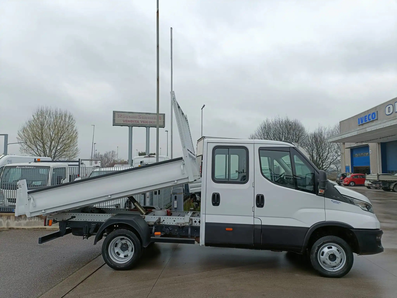 IVECO DAILY 35C14 DOPPIA CABINA RIBALTABILE 2.3 - قلاب صغير: صور 3 IVECO DAILY 35C14 DOPPIA CABINA RIBALTABILE 2.3 - قلاب صغير: صور 3