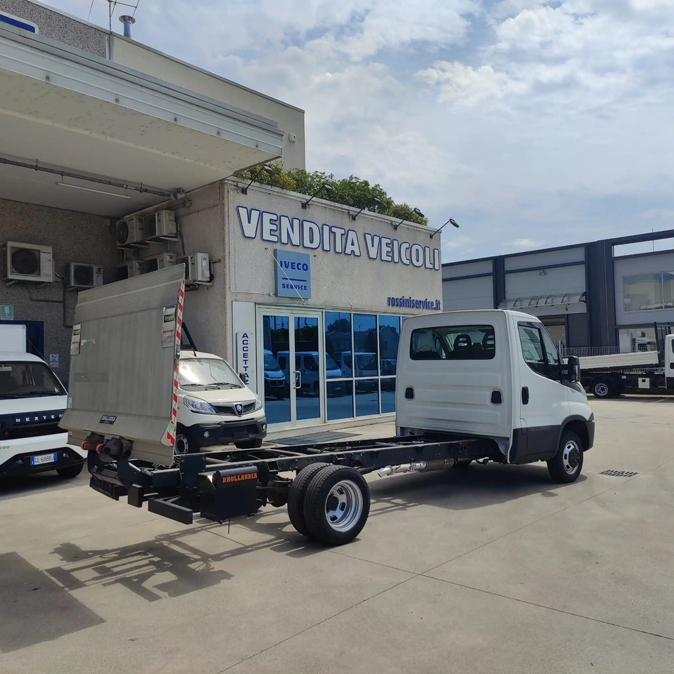 IVECO DAILY 35C14 - الشاحنات الصغيرة: صور 3 IVECO DAILY 35C14 - الشاحنات الصغيرة: صور 3