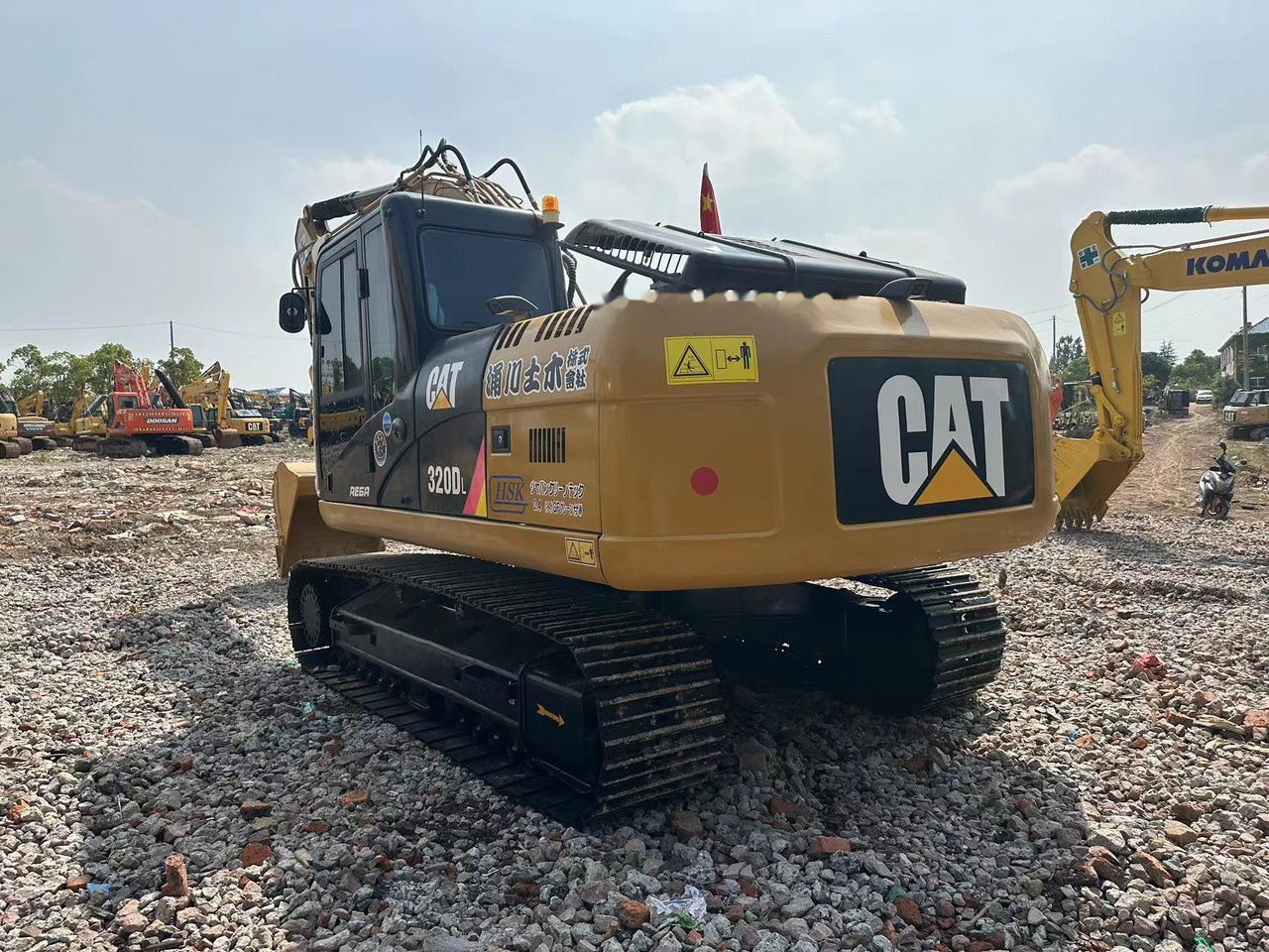 Caterpillar 320D2 - حفارات زحافة: صور 1 Caterpillar 320D2 - حفارات زحافة: صور 1