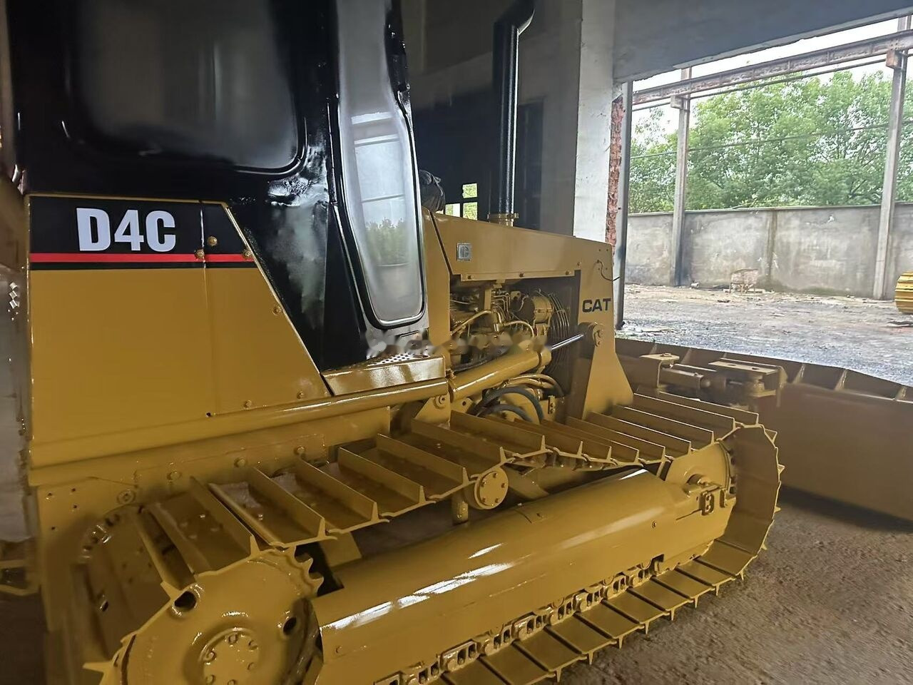 Caterpillar D4C - بلدوزر: صور 5 Caterpillar D4C - بلدوزر: صور 5