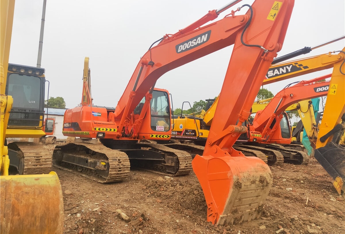 Doosan DH220LC-7 - حفارات زحافة: صور 3 Doosan DH220LC-7 - حفارات زحافة: صور 3