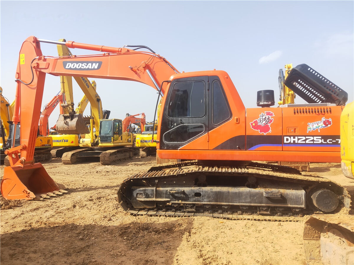 Doosan DH225 - حفارات زحافة: صور 1 Doosan DH225 - حفارات زحافة: صور 1