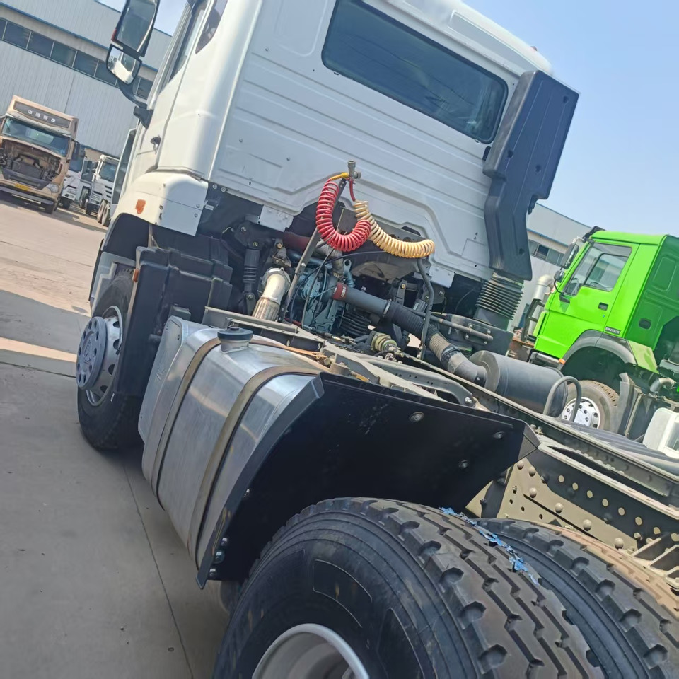 جديد شاحنة جرار HOWO 6x4: صور 6
